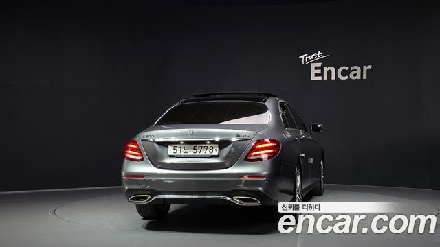 Mercedes-Benz E-Class E300 4MATIC AMG Line — пробег 168 165 км — фото 4 из 5