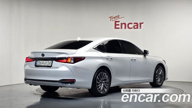 Lexus ES Executive — пробег 41 252 км — фото 2 из 5
