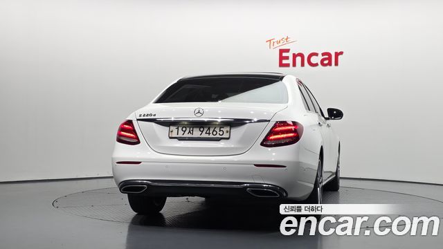 Mercedes-Benz E-Class E220d Avantgarde — пробег 206 724 км — фото 4 из 5