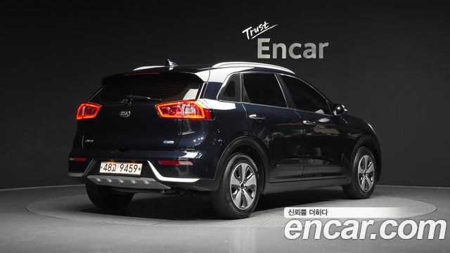 Kia Niro Prestige — пробег 128 666 км — фото 2 из 5