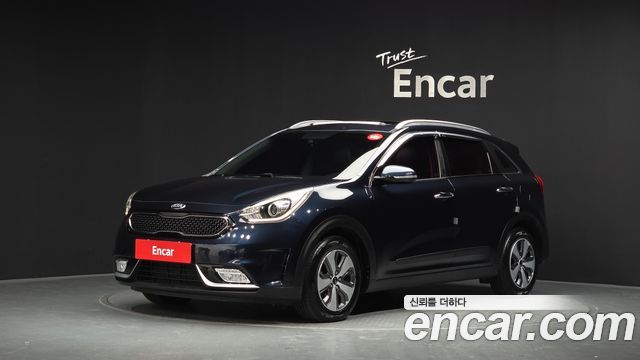 Kia Niro Prestige — пробег 67 339 км — фото 1 из 5