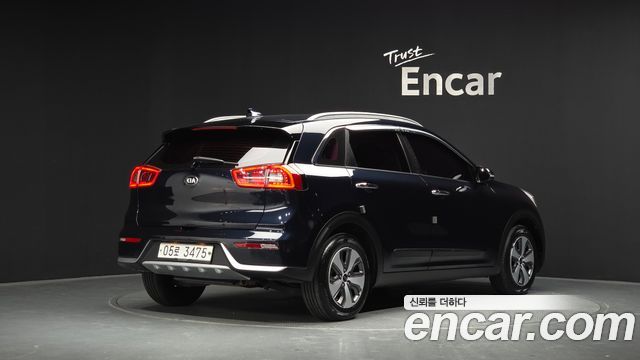 Kia Niro Prestige — пробег 67 339 км — фото 2 из 5