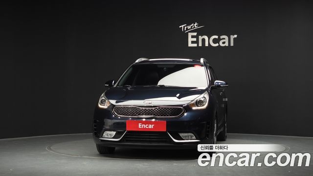 Kia Niro Prestige — пробег 67 339 км — фото 3 из 5