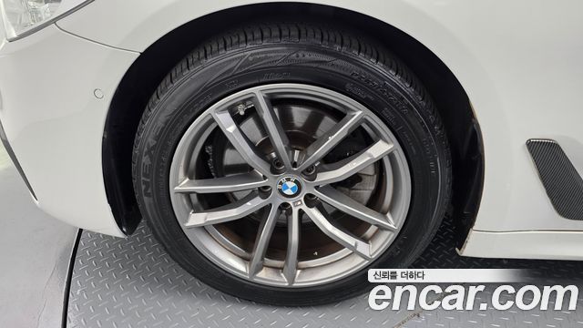 BMW 5-Series 520d xDrive M Sport Package — пробег 185 530 км — фото 5 из 5