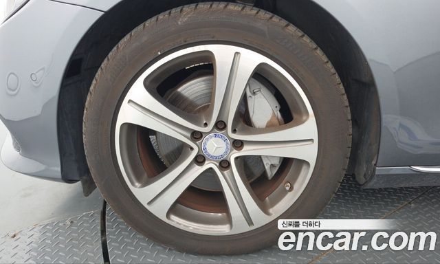 Mercedes-Benz E-Class E300 4MATIC Avnatgarde — пробег 81 259 км — фото 5 из 5