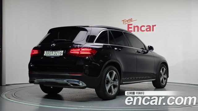 Mercedes-Benz GLC-Class GLC300 4MATIC — пробег 71 435 км — фото 2 из 5