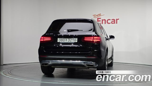 Mercedes-Benz GLC-Class GLC300 4MATIC — пробег 71 435 км — фото 4 из 5