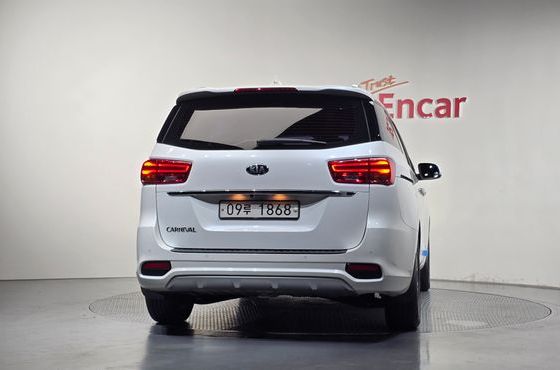 Kia Carnival 9-Seater Luxury — пробег 132 420 км — фото 4 из 5