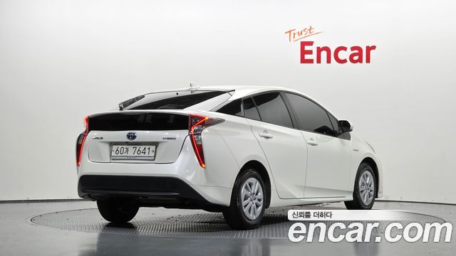 Toyota Prius из Кореи Encar