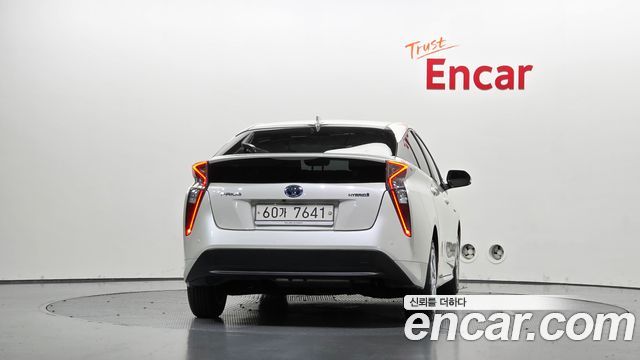 Toyota Prius из Кореи Encar
