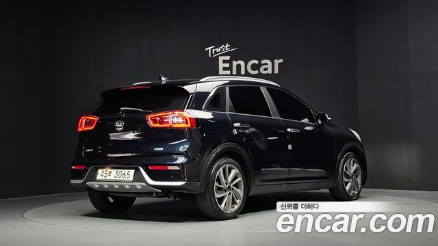 Kia Niro Noblesse — пробег 121 647 км — фото 2 из 5