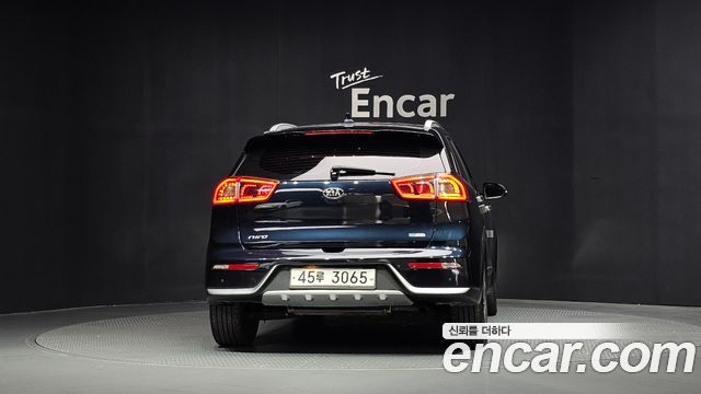 Kia Niro Noblesse — пробег 121 647 км — фото 4 из 5