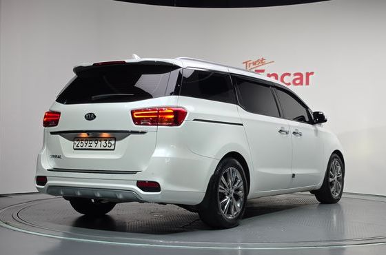 Kia Carnival 9-Seater Prstige — пробег 87 304 км — фото 2 из 5