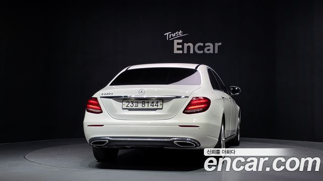 Mercedes-Benz E-Class из Кореи Encar