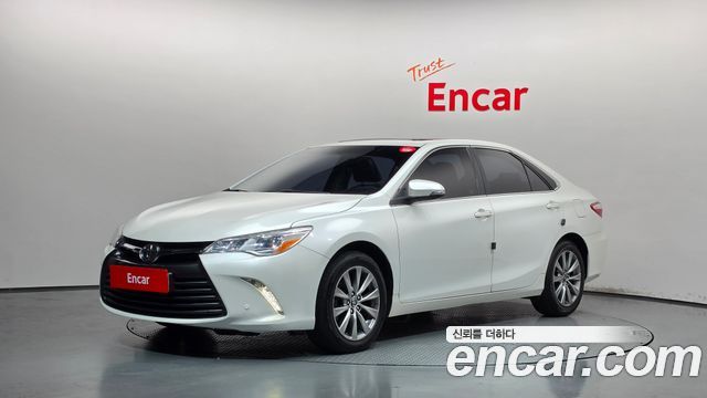 Toyota Camry 2.5 XLE — пробег 75 804 км — фото 1 из 5
