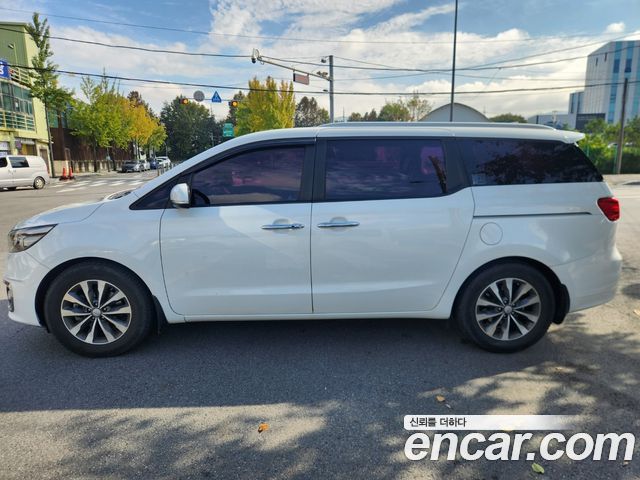 Kia Carnival 9-seater Luxury — пробег 224 000 км — фото 4 из 5
