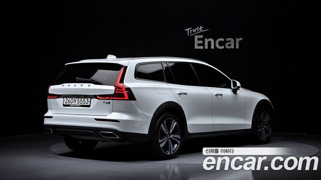 Volvo V60 T5 Pro AWD — пробег 53 100 км — фото 2 из 5
