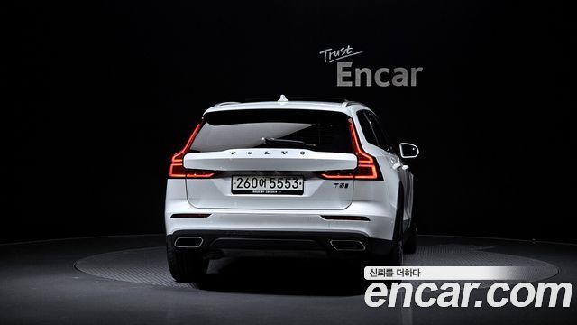 Volvo V60 T5 Pro AWD — пробег 53 100 км — фото 4 из 5