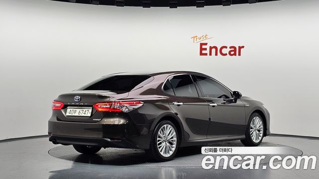 Toyota Camry 2.5 XLE Hybrid — пробег 86 561 км — фото 2 из 5