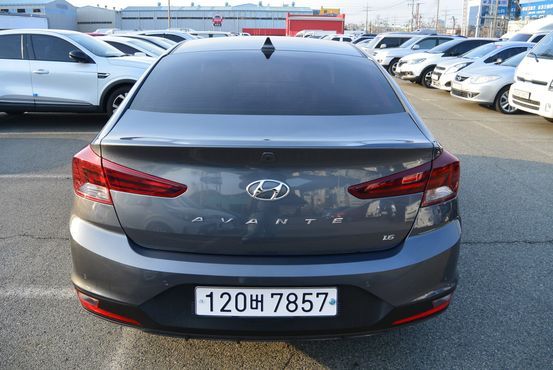 Hyundai AVANTE 1.6 Smart — пробег 111 196 км — фото 4 из 5