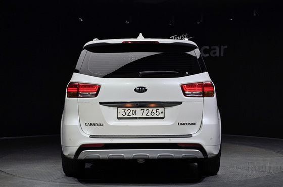 Kia Carnival 7-seater Limousine VIP — пробег 70 415 км — фото 4 из 5