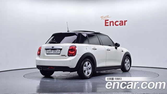 Mini Cooper 5Door Mid 3rd — пробег 152 406 км — фото 2 из 5