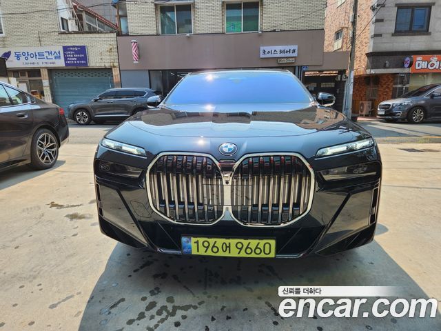 BMW 7-Series 740d xDrive M Sport — пробег 700 км — фото 1 из 5