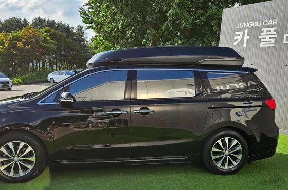 Kia Carnival 9-seater Hi-Limousine Luxury — пробег 132 857 км — фото 3 из 5