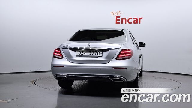 Mercedes-Benz E-Class E220d Avantgarde — пробег 49 340 км — фото 4 из 5