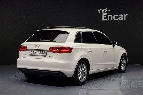 Audi A3 25 TDI Dynamic Sportback 8V — пробег 79 380 км — фото 2 из 5
