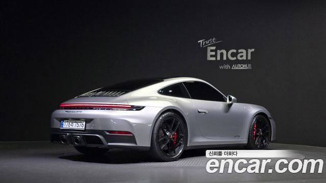 Porsche 911 Carrera GTS — пробег 4 092 км — фото 2 из 5