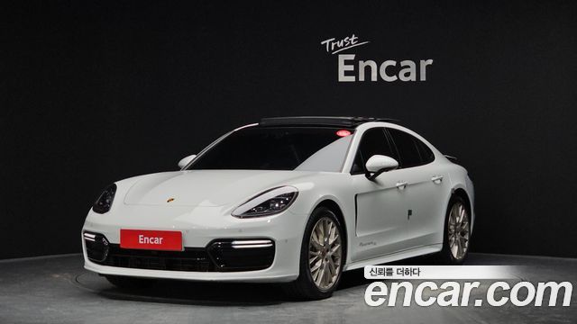 Porsche Panamera 3.0 AWD — пробег 63 605 км — фото 1 из 5