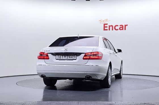 Mercedes-Benz E-Class E300 Elegance — пробег 123 556 км — фото 4 из 5
