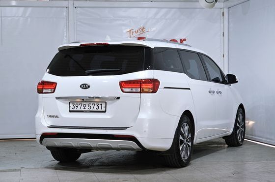 Kia Carnival 9-seater Luxury — пробег 197 572 км — фото 2 из 5