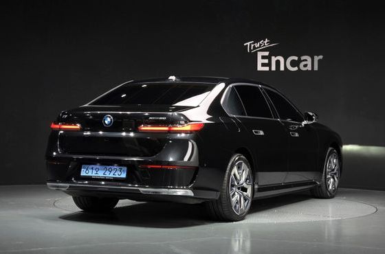 BMW i7 xDrive 60 Design Pure Excellence — пробег 33 590 км — фото 2 из 5