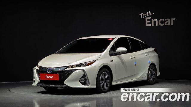 Toyota Prius 1.8 — пробег 63 709 км — фото 1 из 5