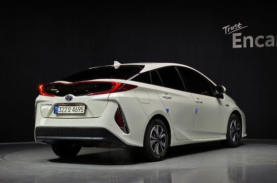 Toyota Prius 1.8 — пробег 63 709 км — фото 2 из 5