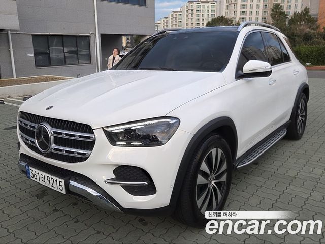 Mercedes-Benz GLE-Class GLE300d 4MATIC — пробег 28 000 км — фото 1 из 5