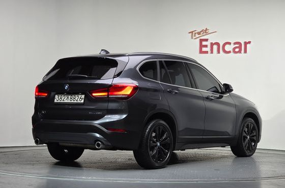 BMW X1 xDrive 20i Advantage — пробег 49 822 км — фото 2 из 5