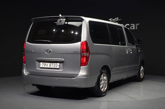 Hyundai Starex 12-Seater Wagon CVX Luxury — пробег 173 628 км — фото 2 из 5