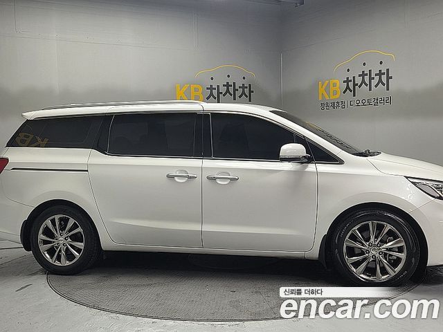 Kia Carnival Gasoline 9-Seater Noblesse Special — пробег 121 965 км — фото 4 из 5