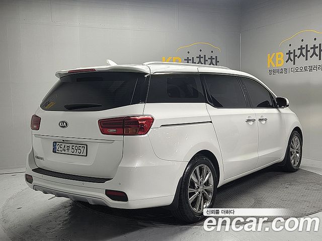 Kia Carnival Gasoline 9-Seater Noblesse Special — пробег 121 965 км — фото 5 из 5