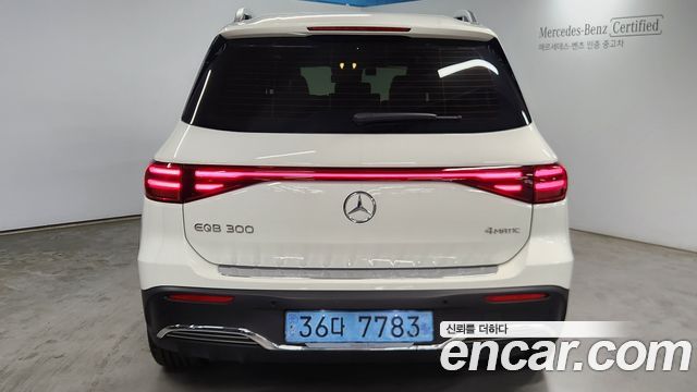 Mercedes-Benz EQB EQB300 4MATIC AMG Line — пробег 7 046 км — фото 4 из 5