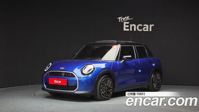 Mini Cooper 5 Door Favoured — пробег 7 100 км — фото 1 из 5