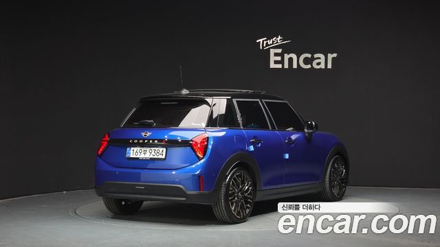 Mini Cooper 5 Door Favoured — пробег 7 100 км — фото 2 из 5