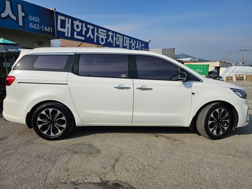Kia Carnival 7-Seater Limousine President — пробег 90 200 км — фото 3 из 5