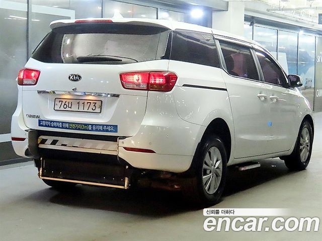 Kia Carnival 6-seater Wheelchair lift — пробег 212 270 км — фото 2 из 5