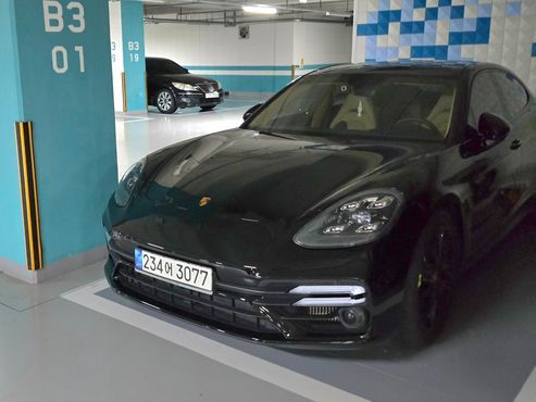 Porsche Panamera 2.9 AWD E-Hybrid — пробег 60 000 км — фото 1 из 5