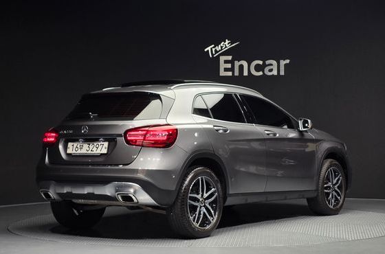 Mercedes-Benz GLA-Class GLA220 Premium — пробег 54 880 км — фото 2 из 5