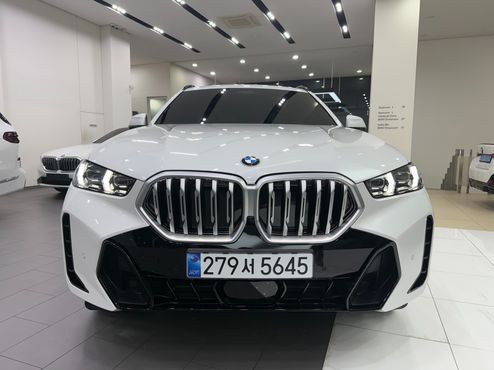 BMW X6 xDrive40i M Sport — пробег 1 854 км — фото 1 из 5